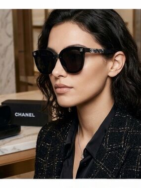 CHANEL Black Oversized Cat-Eye Sunglasses with Logo Temples